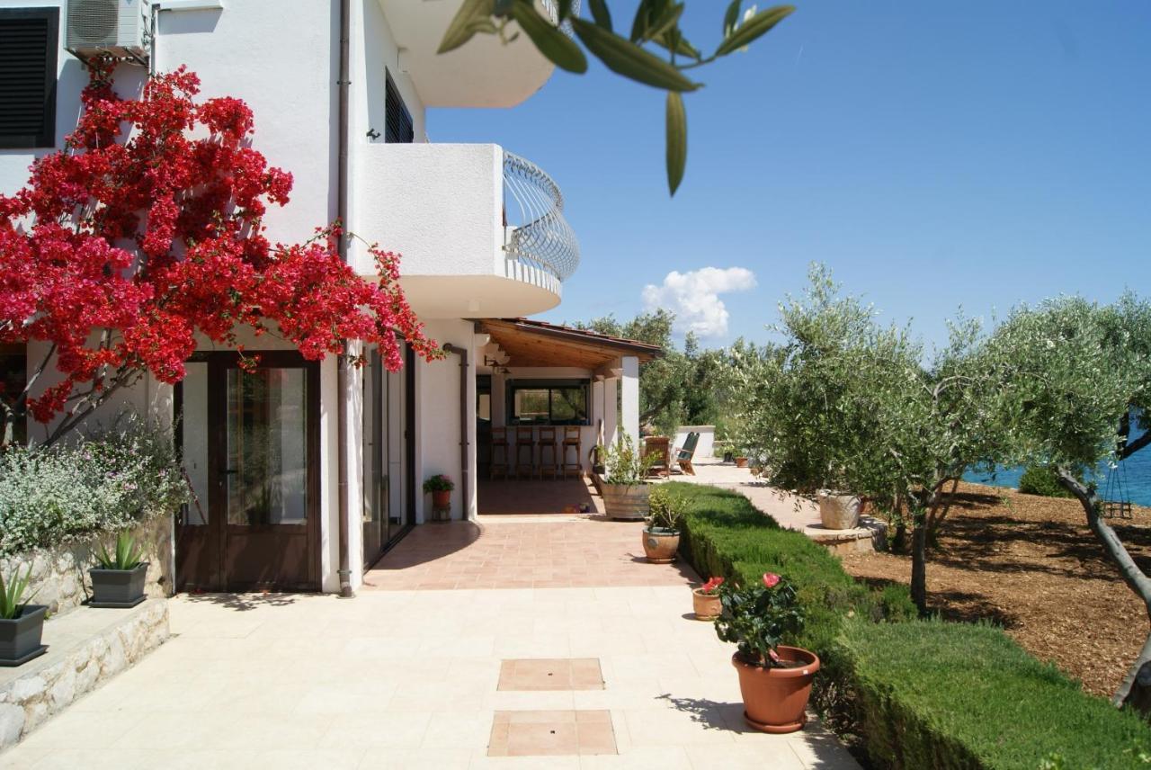 Apartments By The Sea Zavala, Hvar - 553 Jelsa  Exterior foto